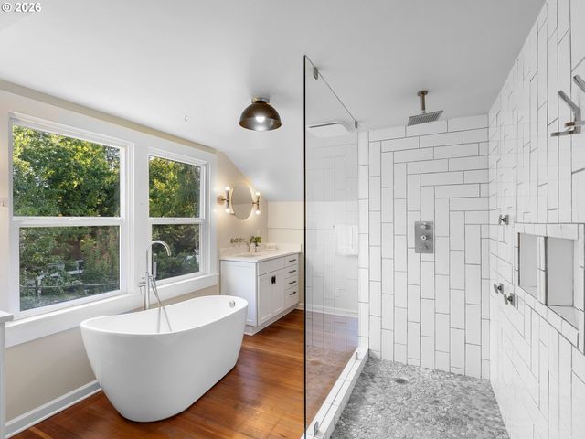 7221 Sw BRIER Pl, Portland, OR 97219