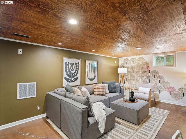 7221 Sw BRIER Pl, Portland, OR 97219