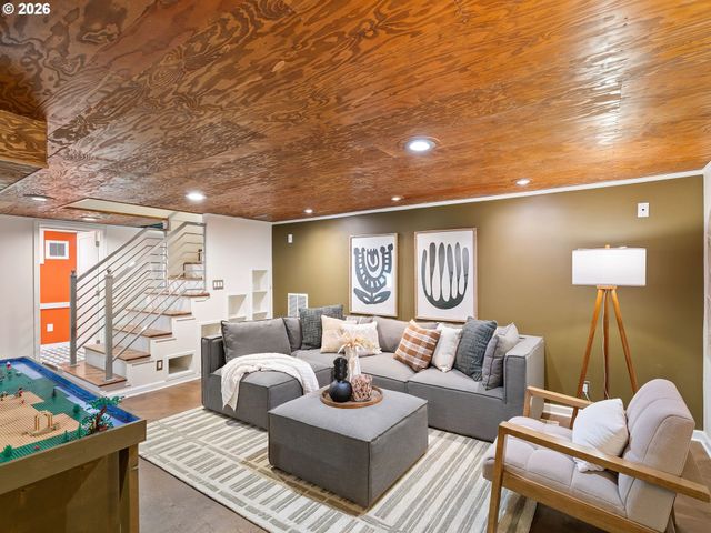 7221 Sw BRIER Pl, Portland, OR 97219