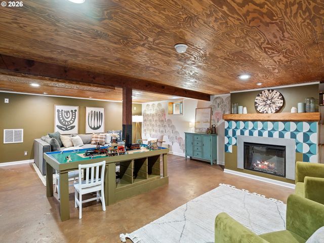 7221 Sw BRIER Pl, Portland, OR 97219