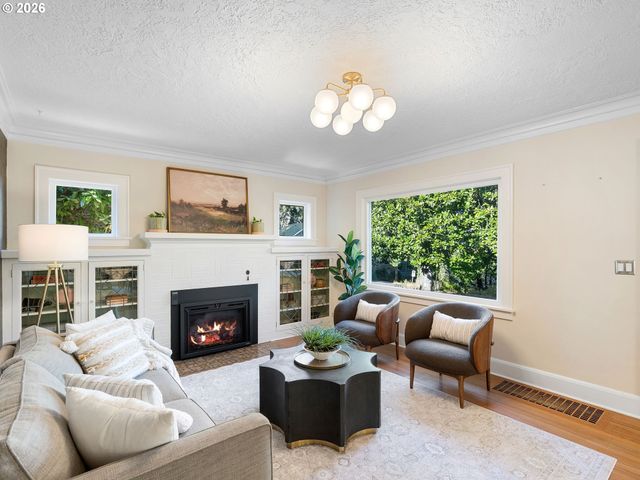 7221 Sw BRIER Pl, Portland, OR 97219