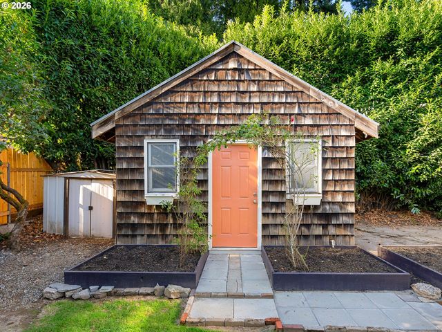 7221 Sw BRIER Pl, Portland, OR 97219
