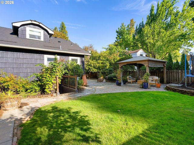 7221 Sw BRIER Pl, Portland, OR 97219