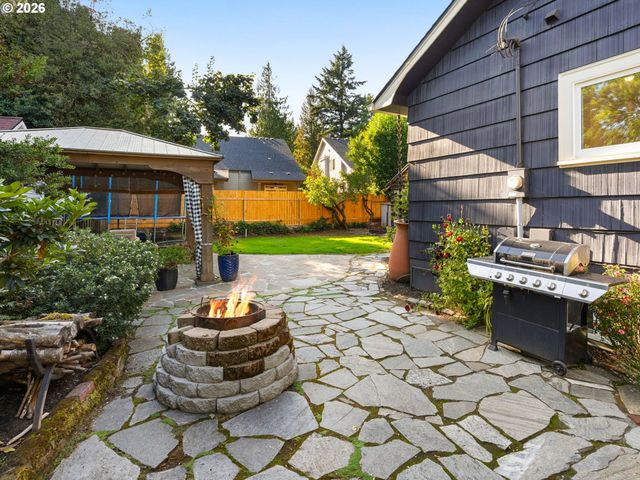7221 Sw BRIER Pl, Portland, OR 97219