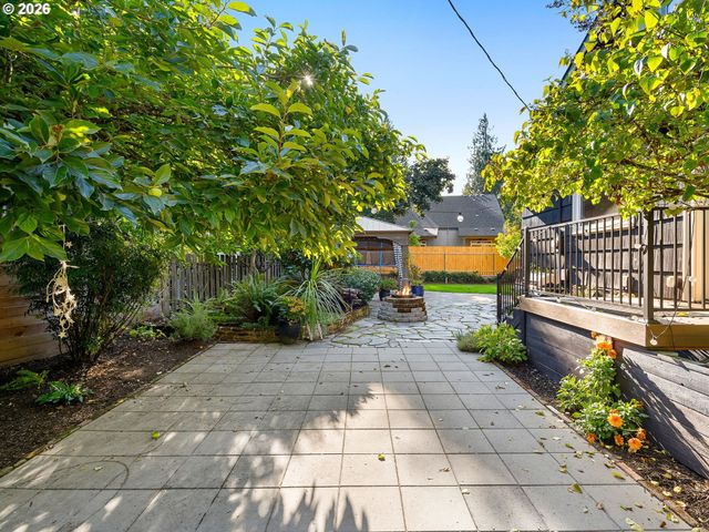 7221 Sw BRIER Pl, Portland, OR 97219
