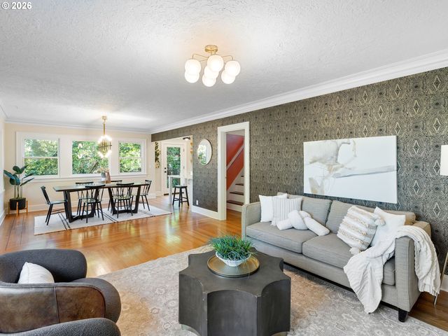 7221 Sw BRIER Pl, Portland, OR 97219
