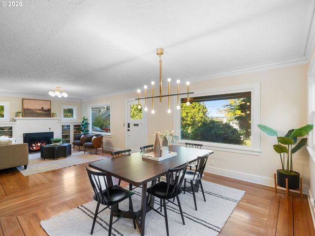 7221 Sw BRIER Pl, Portland, OR 97219