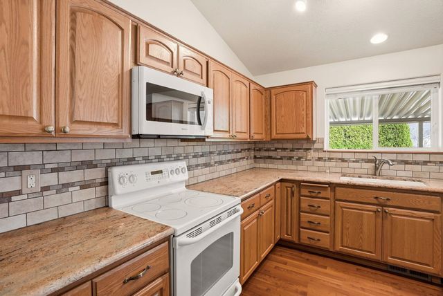 1703 E Grassland Ct, Spokane, WA 99217