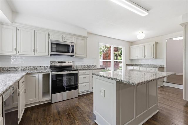 12815 CHERRY Street, Kansas City, MO 64145