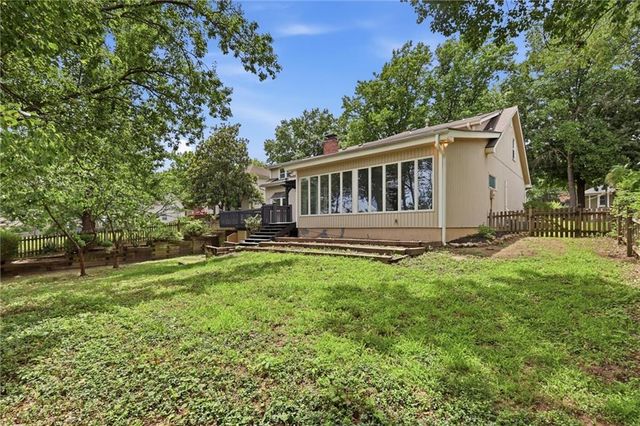 12815 CHERRY Street, Kansas City, MO 64145