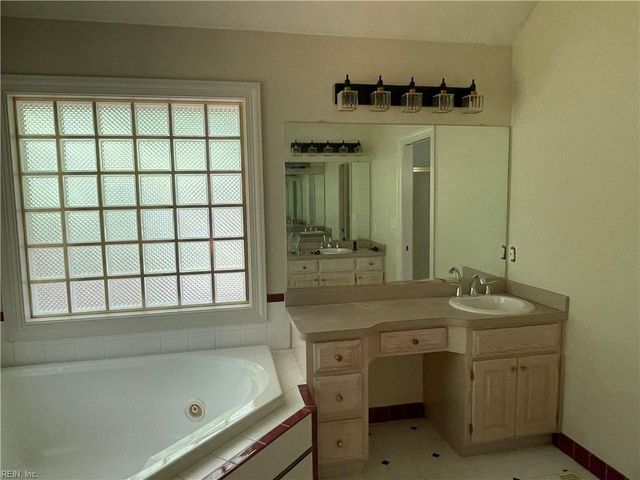 804 River Strand, Chesapeake, VA 23320