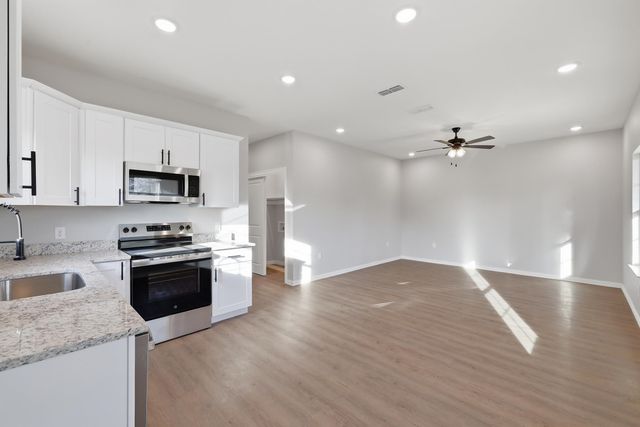 2656 Hendricks St, Gladewater, TX 75647