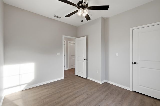 2656 Hendricks St, Gladewater, TX 75647