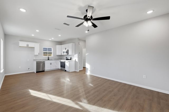 2656 Hendricks St, Gladewater, TX 75647