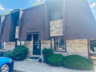15800 S Laramie Avenue Q, Oak Forest, IL 60452