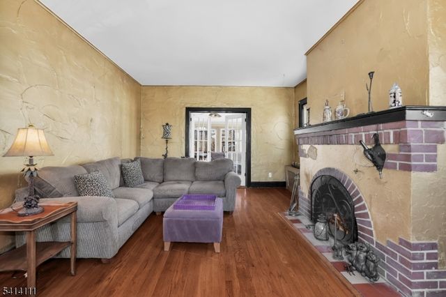 38 Hillside Ave, Newton Town, NJ 07860