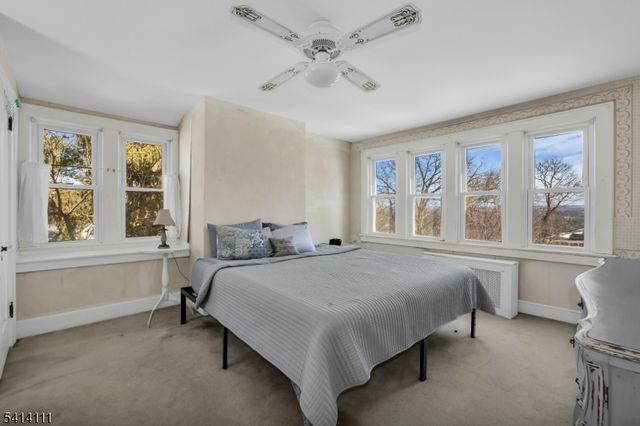 38 Hillside Ave, Newton Town, NJ 07860