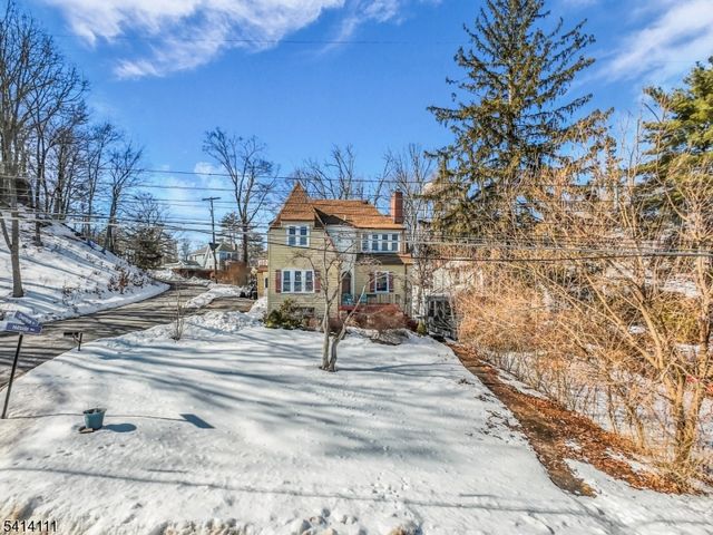38 Hillside Ave, Newton Town, NJ 07860