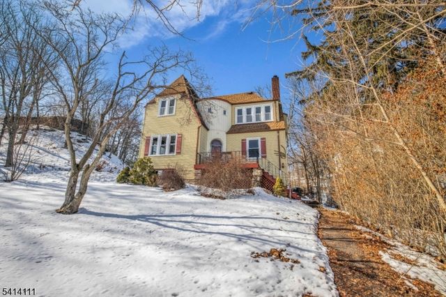 38 Hillside Ave, Newton Town, NJ 07860