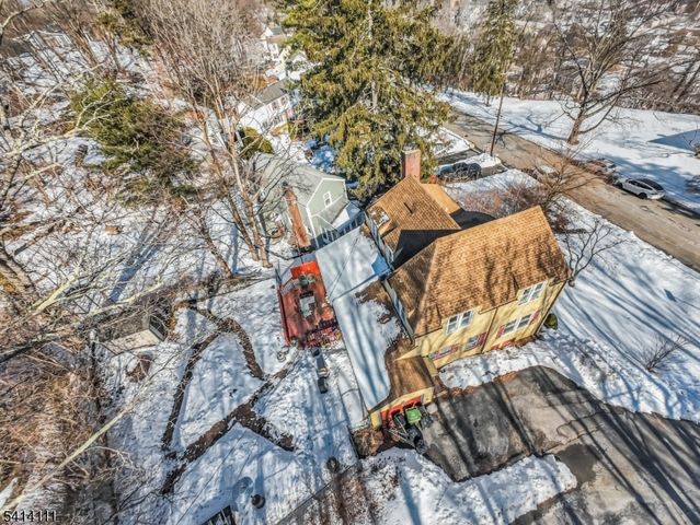 38 Hillside Ave, Newton Town, NJ 07860