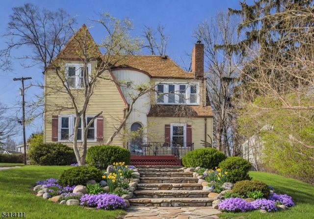 38 Hillside Ave, Newton Town, NJ 07860
