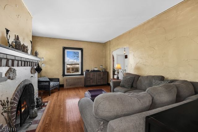 38 Hillside Ave, Newton Town, NJ 07860