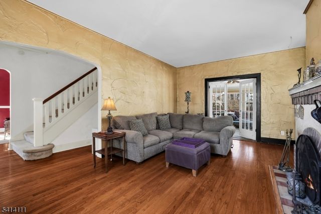 38 Hillside Ave, Newton Town, NJ 07860