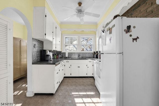 38 Hillside Ave, Newton Town, NJ 07860