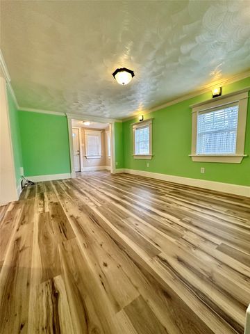 318 NW 52nd Avenue, Des Moines, IA 50313