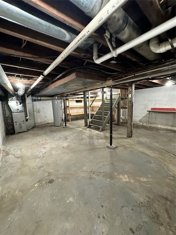 318 NW 52nd Avenue, Des Moines, IA 50313