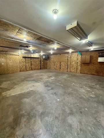 318 NW 52nd Avenue, Des Moines, IA 50313