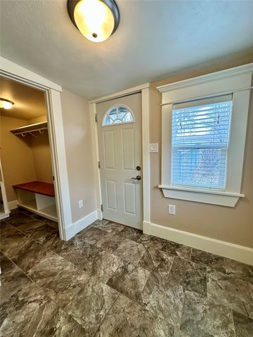 318 NW 52nd Avenue, Des Moines, IA 50313