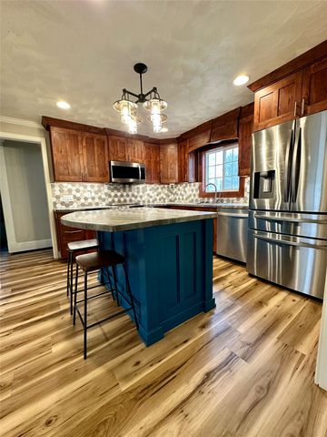 318 NW 52nd Avenue, Des Moines, IA 50313