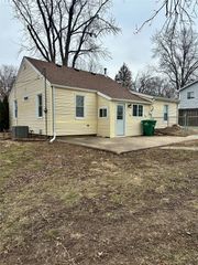 318 NW 52nd Avenue, Des Moines, IA 50313