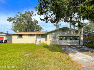 8551 LAMANTO Avenue, Jacksonville, FL 32211