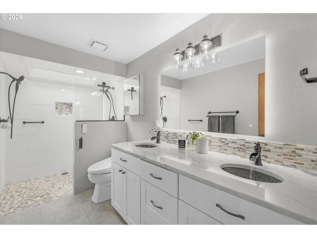 12684 Se REGENCY VIEW St, Happy Valley, OR 97086