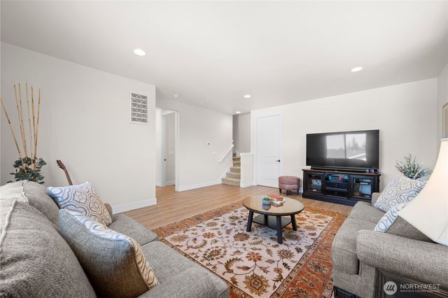 24050 Dolphin Lane, Mount Vernon, WA 98274