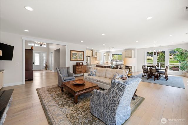 24050 Dolphin Lane, Mount Vernon, WA 98274