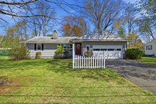 7 Dragon Circle, Easthampton, MA 01027