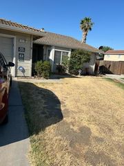 1007 Acaciawood Ct, Los Banos, CA 93635