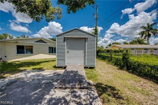 101 Powell Creek CIR, North Fort Myers, FL 33917