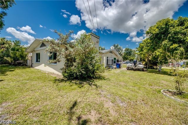 101 Powell Creek CIR, North Fort Myers, FL 33917
