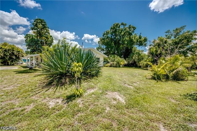 101 Powell Creek CIR, North Fort Myers, FL 33917