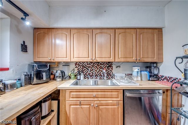 101 Powell Creek CIR, North Fort Myers, FL 33917