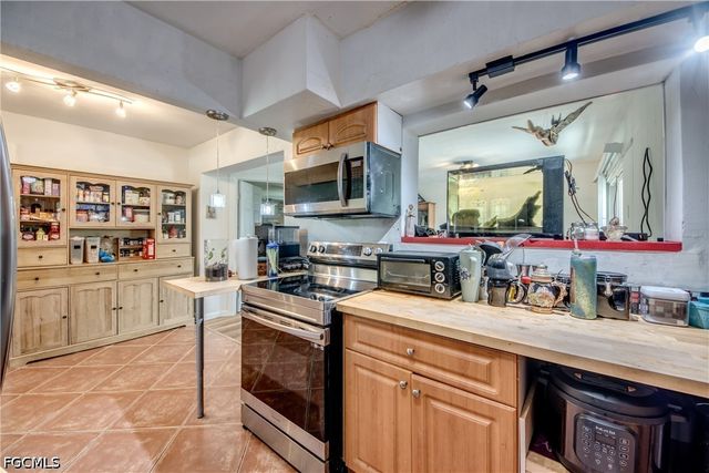 101 Powell Creek CIR, North Fort Myers, FL 33917
