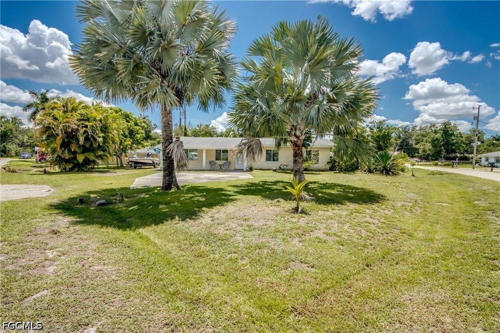 101 Powell Creek CIR, North Fort Myers, FL 33917