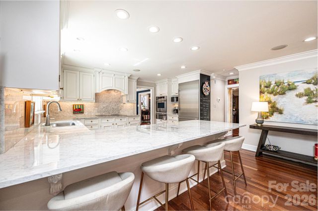 935 18th Avenue Drive NW, Hickory, NC 28601