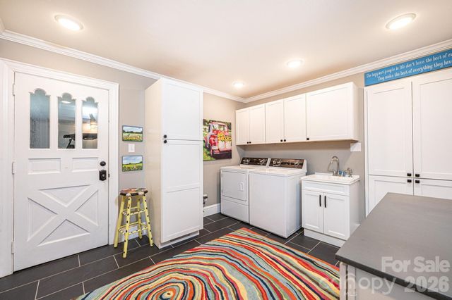 935 18th Avenue Drive NW, Hickory, NC 28601