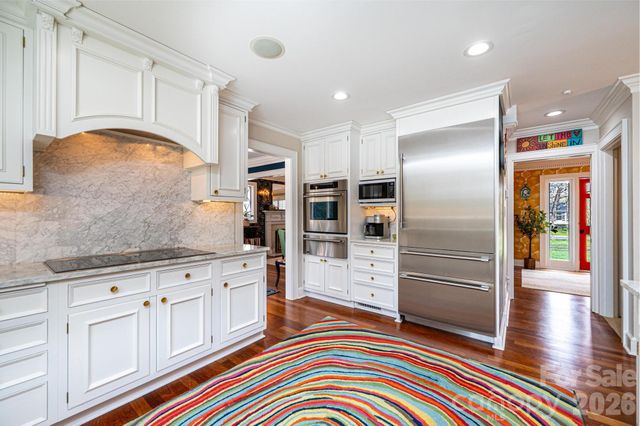 935 18th Avenue Drive NW, Hickory, NC 28601