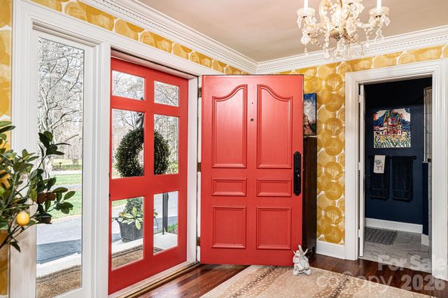 935 18th Avenue Drive NW, Hickory, NC 28601